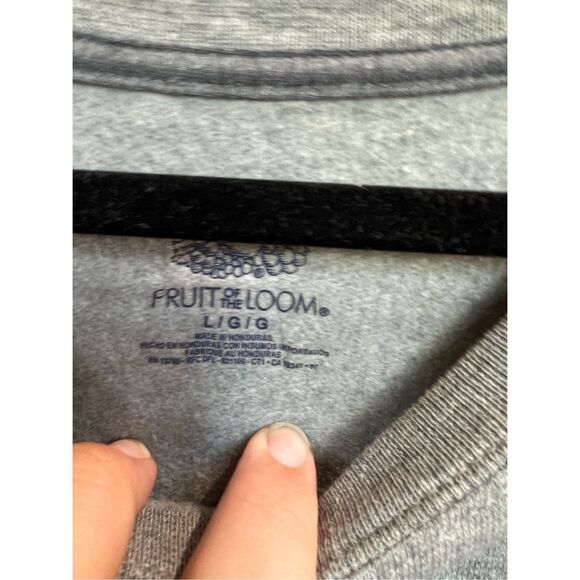 Baby It’s Cold Outside Grey Crewneck Sweatshirt Size Large - Picture 6 of 8